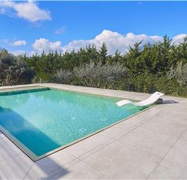 3 bedroom villa with infinity pool, jacuzzi & sauna, Castellammare del Golfo, sleeps 6